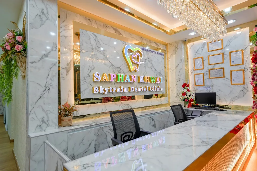 Inside Saphan Khwai