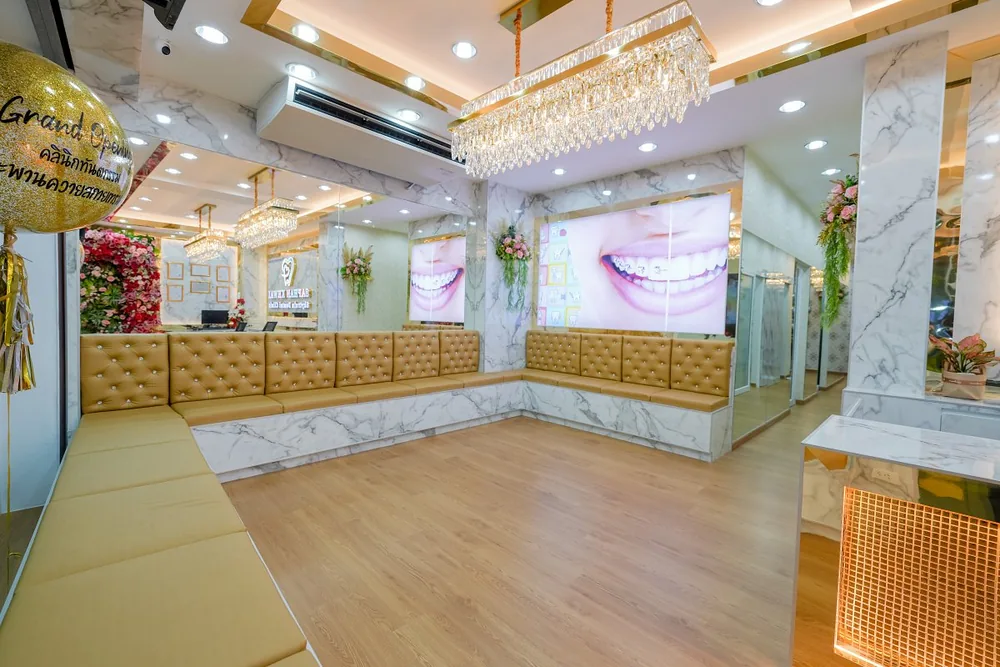 Inside Saphan Khwai