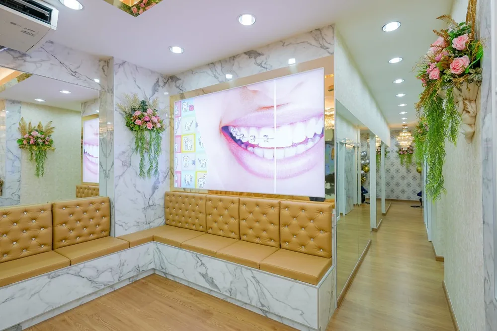 Inside Saphan Khwai