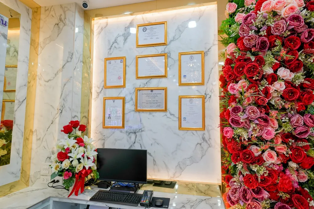 Inside Saphan Khwai